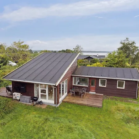 Family-friendly House With A View Of The Fjord Ølsted