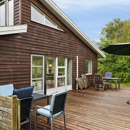 Family-friendly House With A View Of The Fjord Feriehus *